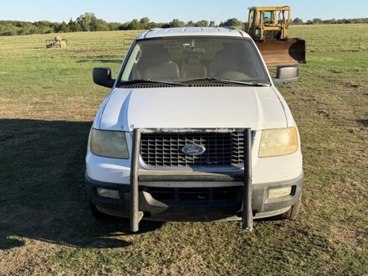 2004-ford-expedition-xlt-image-2
