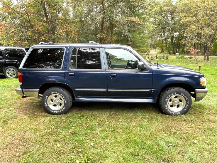 1997-ford-explorer-xlt-image-4