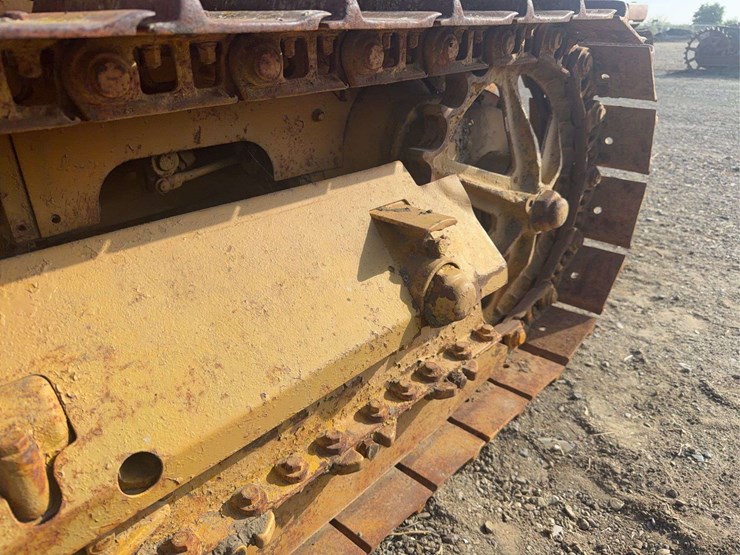 caterpillar-twenty-two-image-12