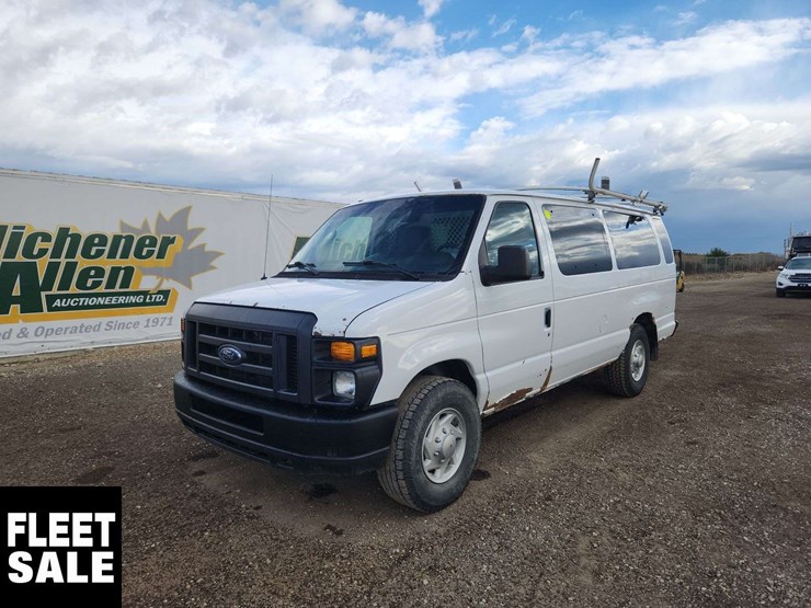 2014-ford-cargo-image-1