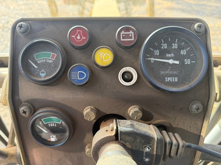 #3534-•-komatsu-gd305a-motor-grader-image-90