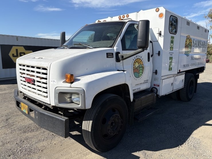 2006-gmc-c6500-chip-truck-image-1