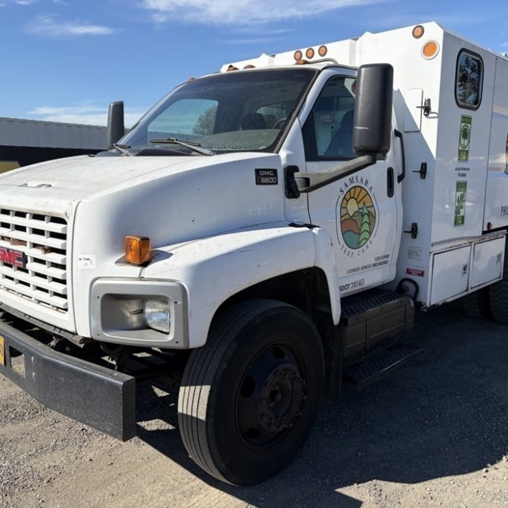 2006 GMC C6500 Chip Truck