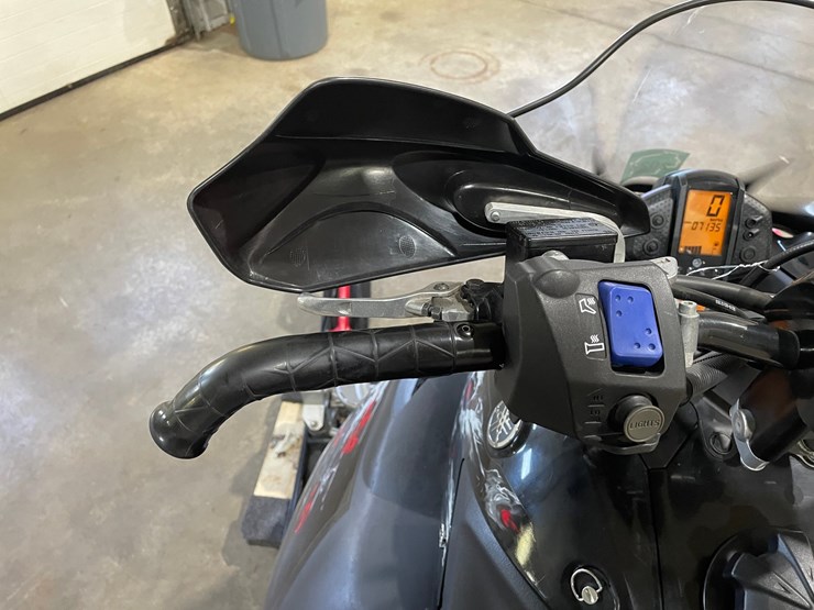 #3152-•-2008-yamaha-fx-nytro-snowmobile-image-32
