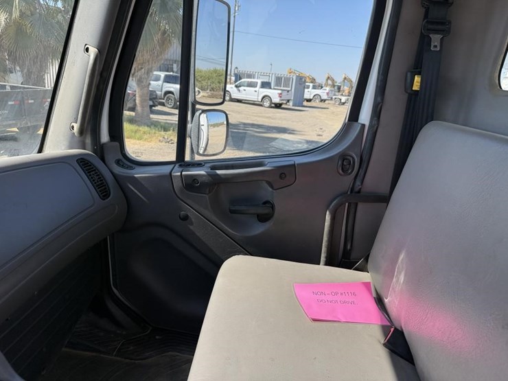 2016-freightliner-mechanics-truck-image-89