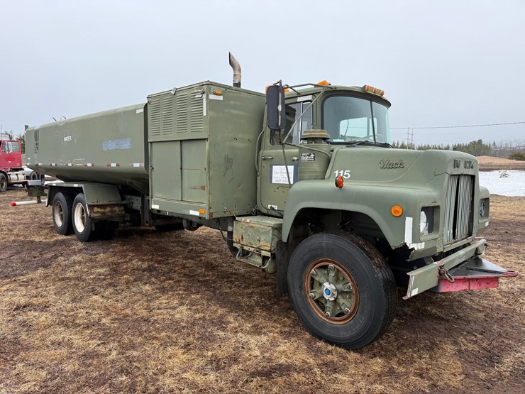 1984-mack-dm492s-image-7