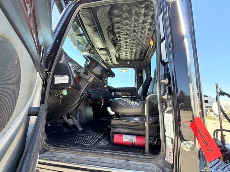 #1727-•-2020-western-star-day-cab-truck-tractor-image-41