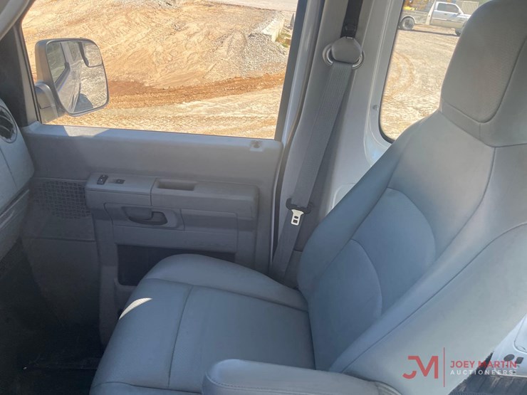 2014-ford-cargo-image-20