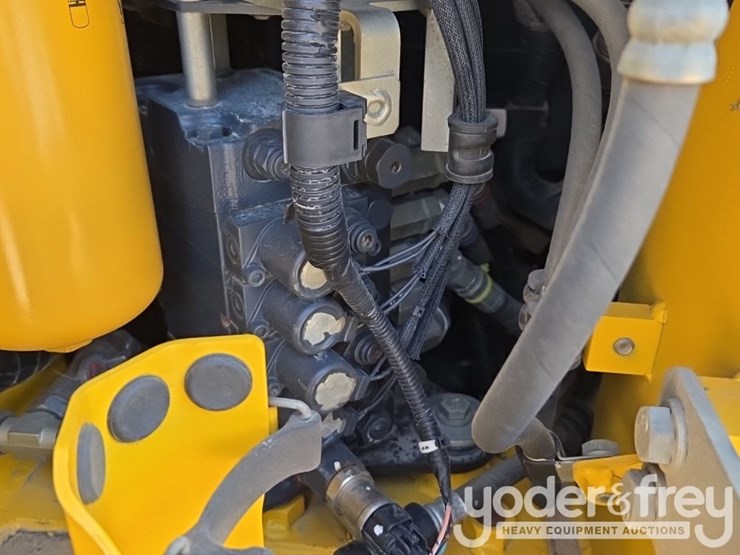 2020-komatsu-d39px-24-image-38