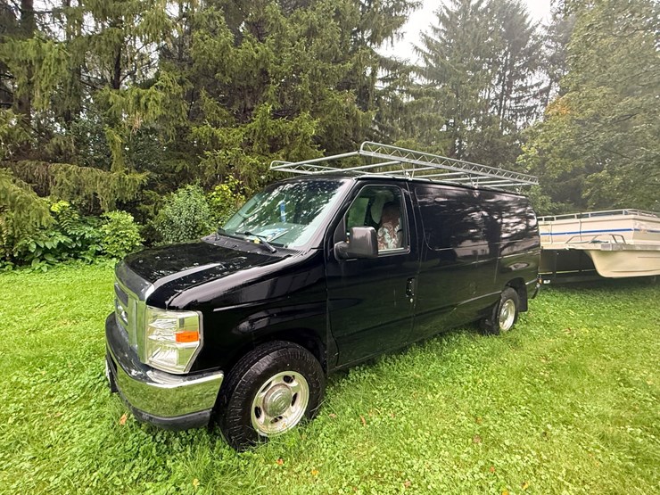 2013-ford-cargo-image-10