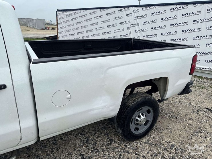 2015-chevrolet-silverado-2500-image-6
