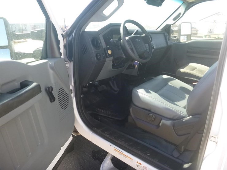 2011-ford-f550-image-9