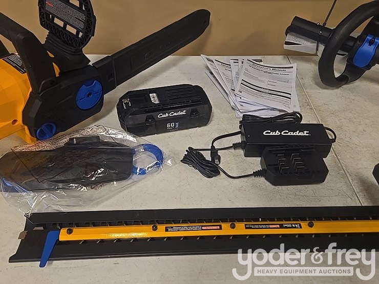 unused-6-pc-cub-cadet-tool-kit-c/w-ht24e-hedge-trimmer,-cs160e-cordless-chainsaw,-lb600e-leaf-blower,-st16e-string-trimmer,-battery-image-5