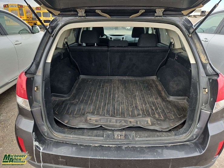 2011-subaru-outback-image-15