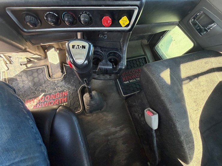 #1728-•-2012-kenworth-day-cab-truck-tractor-image-56