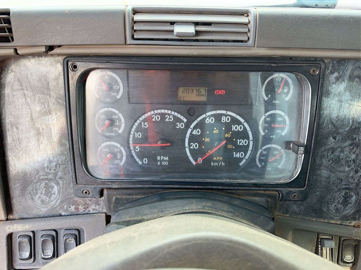 2003-freightliner-columbia-120-image-36