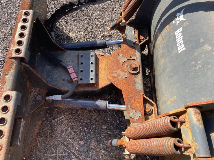 #3169-•-bobcat-universal-mount-hydraulic-angle-plow-image-9