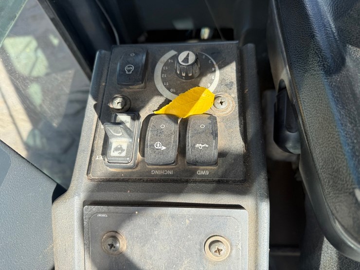 deere-672d-image-122