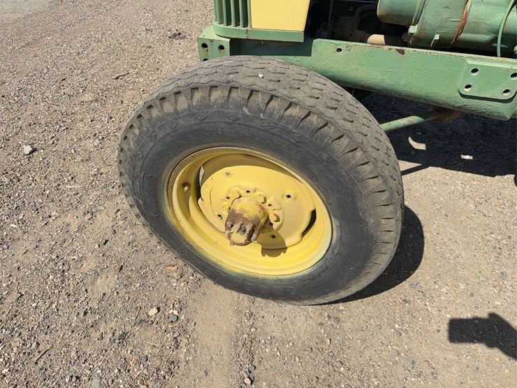 john-deere-820-image-13
