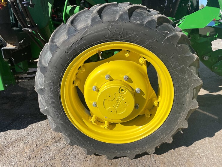 2024-john-deere-5075e-image-26
