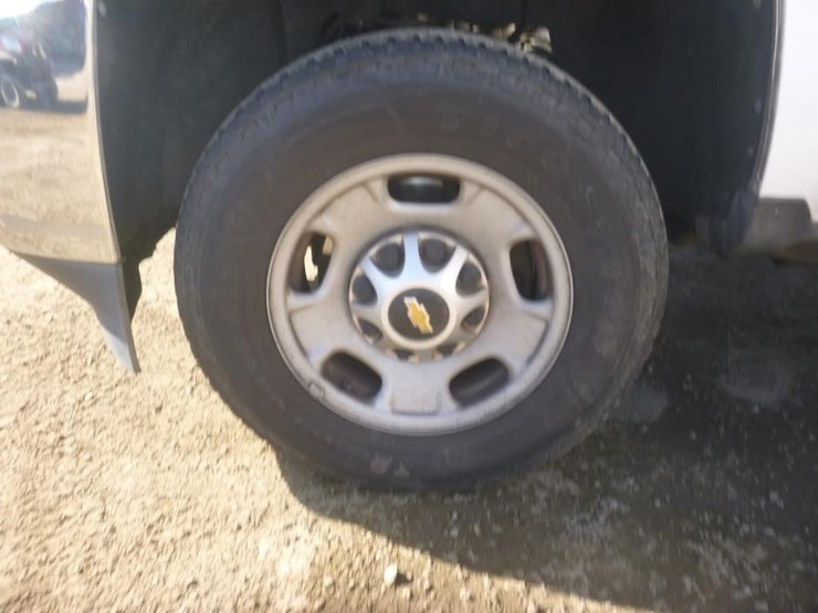 2015-chevrolet-2500-image-16