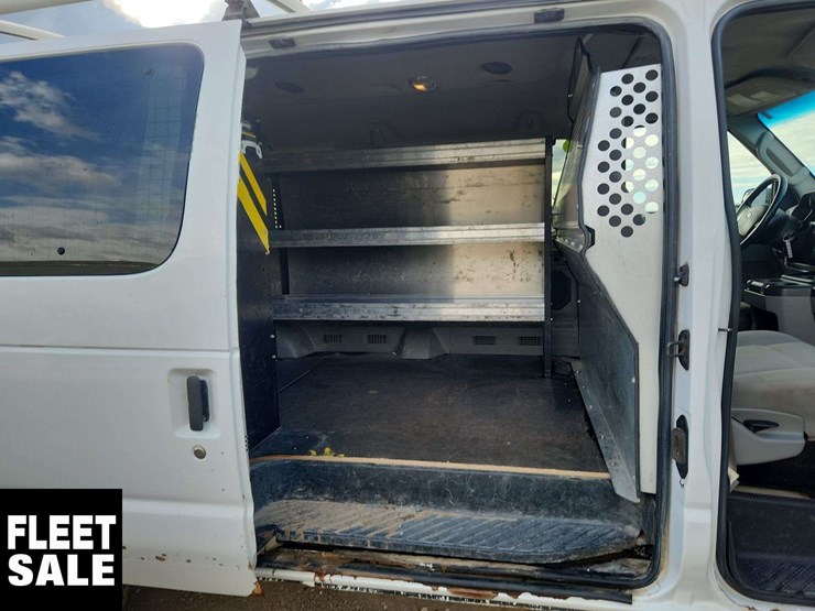 2014-ford-cargo-image-32