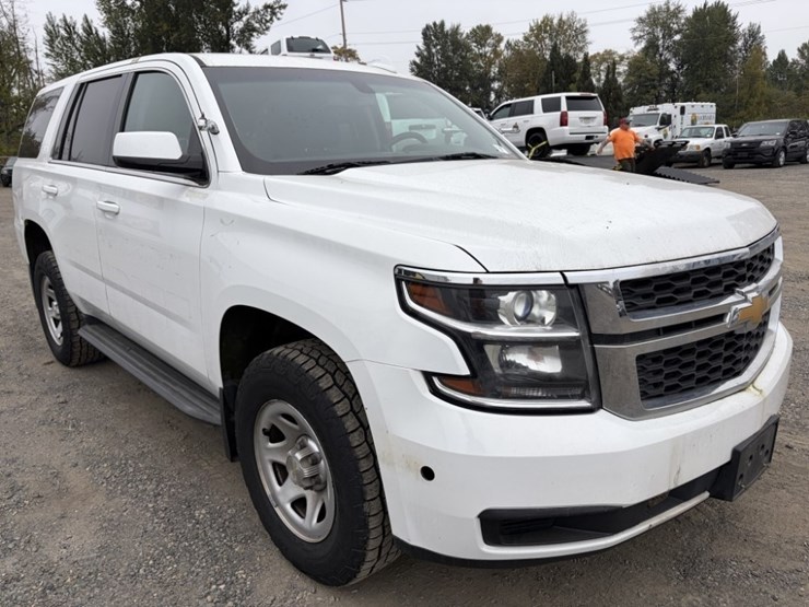 2017-chevrolet-tahoe-image-2