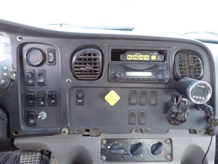 2015-freightliner-114sd-image-20