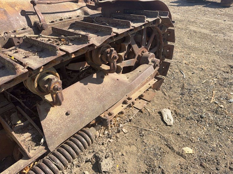 caterpillar-thirty-image-7