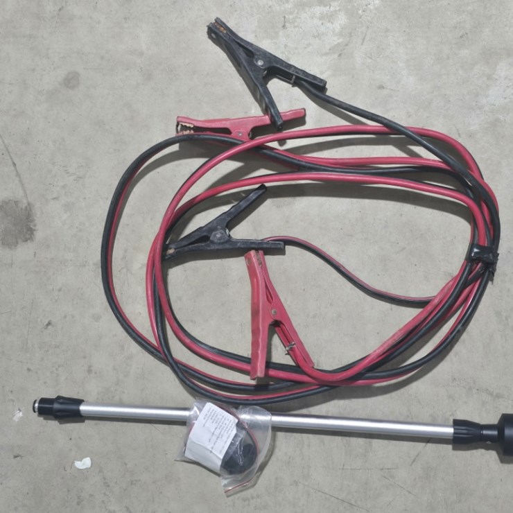 light & jumper cables