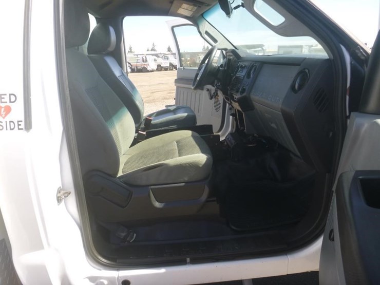2011-ford-f550-image-11