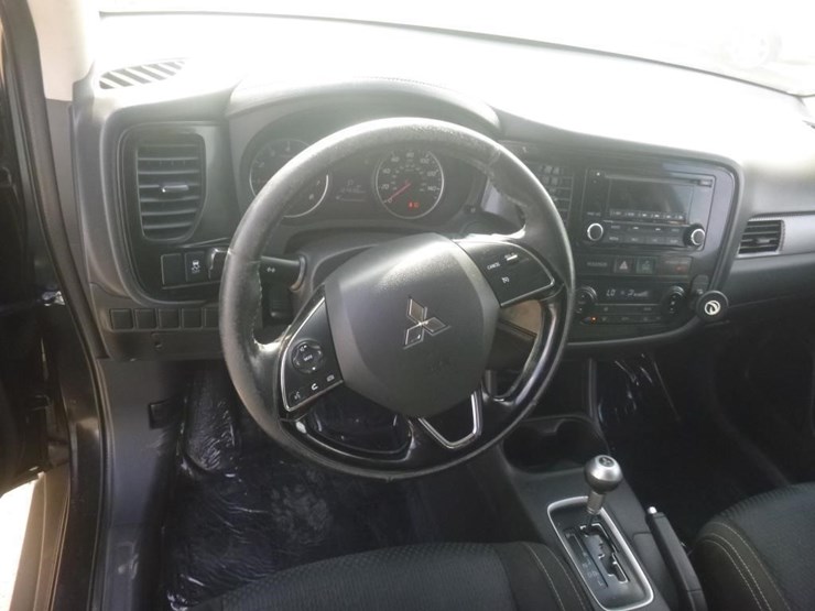 2016-mitsubishi-outlander-image-10