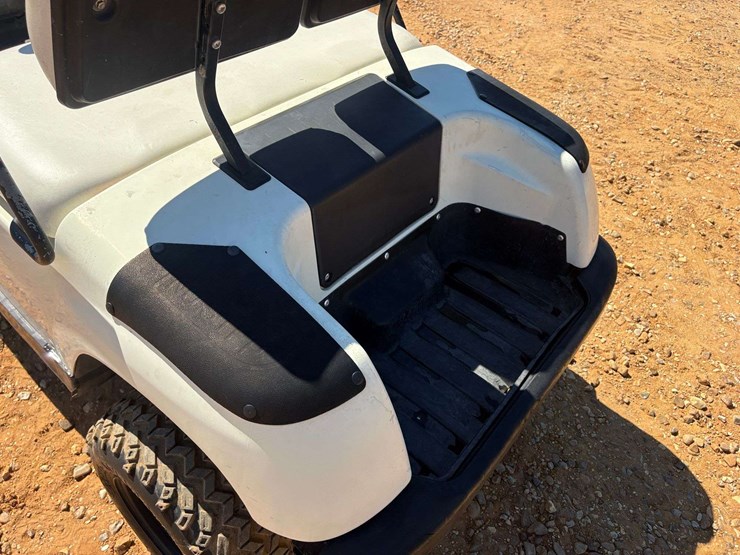 2002-yamaha-2-seater-golf-cart-image-11