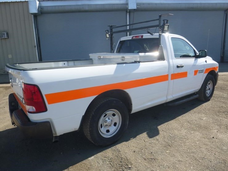 2015-dodge-1500-image-3