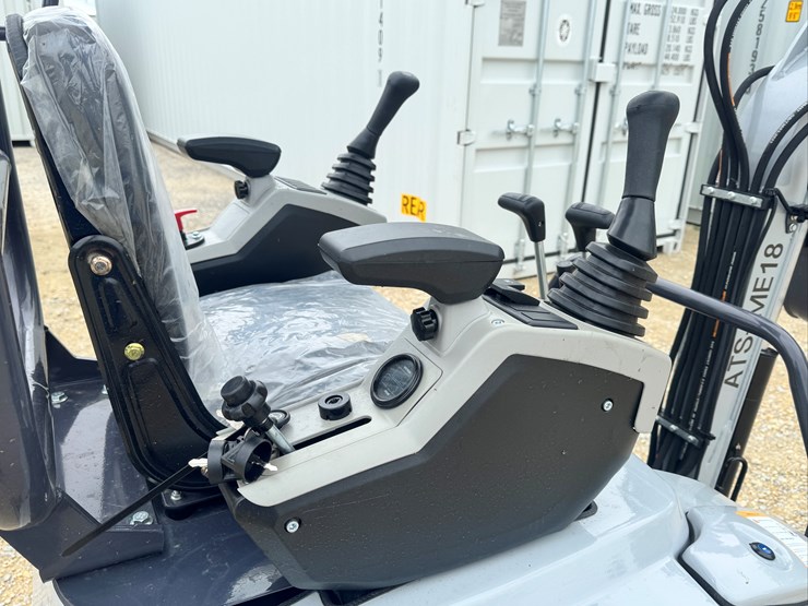 unused-2026-me18-mini-excavator-image-10