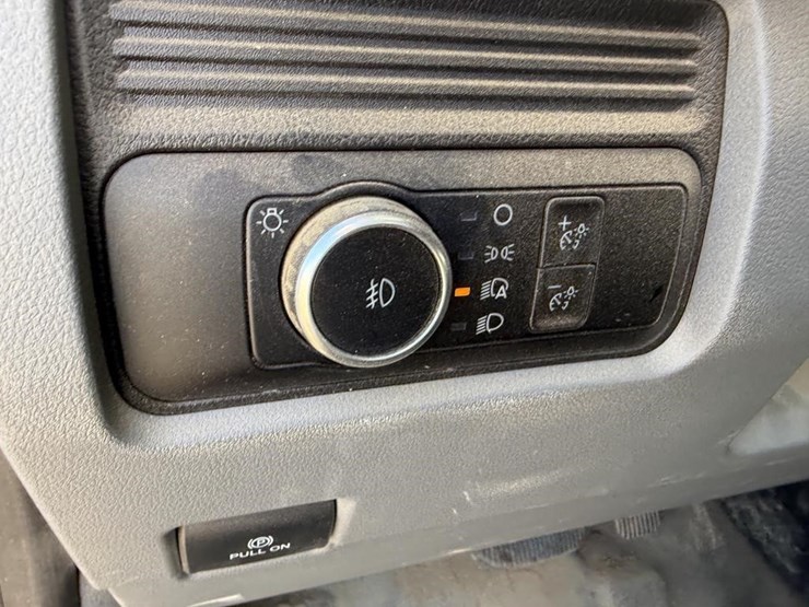 2024-ford-f350-xl-image-45