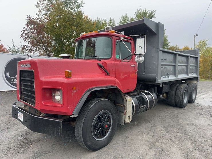 2005-mack-rb688s-image-1