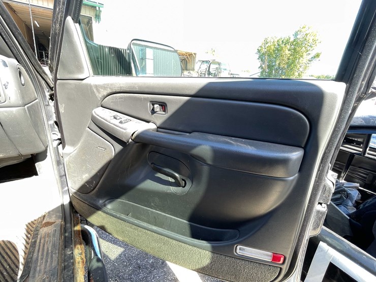 2004-gmc-2500hd-image-65