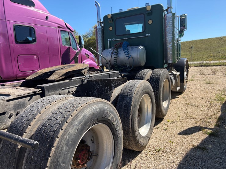 1993-peterbilt-379-image-4