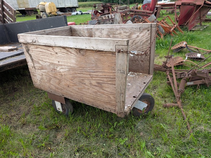 #4059-•-3-wheel-feed-cart-image-1