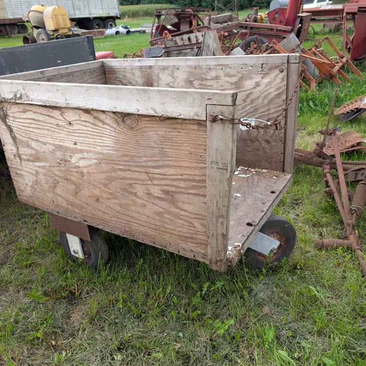 #4059 • 3-Wheel Feed Cart