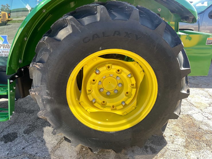 2024-john-deere-5075e-image-31