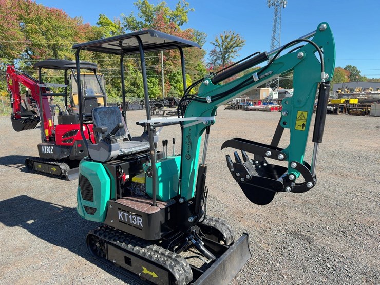 cfg-industrial-kt13r-mini-excavator-image-2