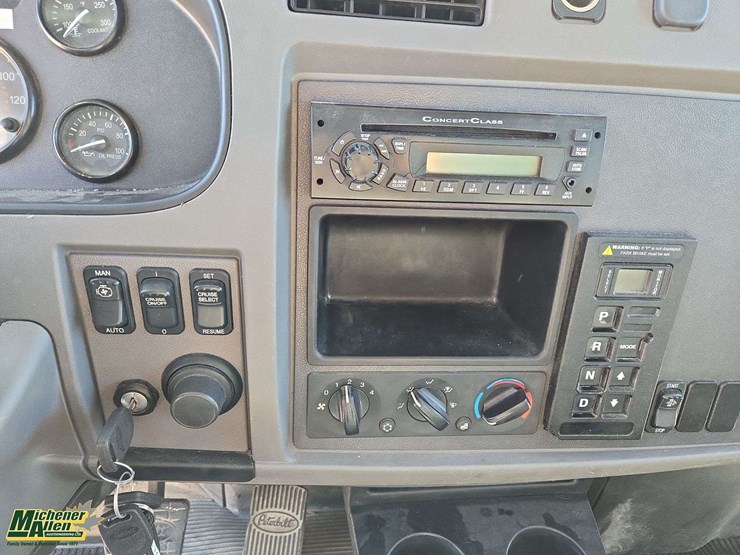2014-peterbilt-325-image-17
