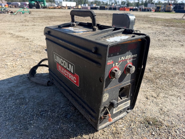 #7516-•-lincoln-electric-ln-25-pro-dual-power-wire-feeder-image-1
