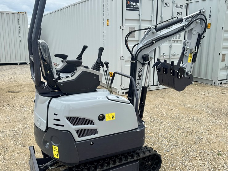 unused-2026-me18-mini-excavator-image-1