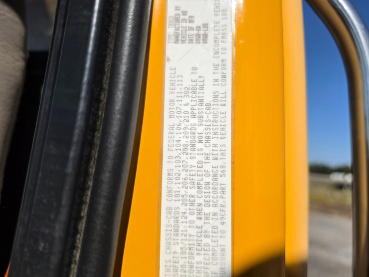 2011-freightliner-m2-106-image-71