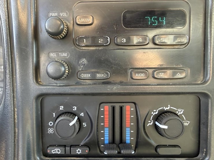 2006-chevrolet-3500-image-45