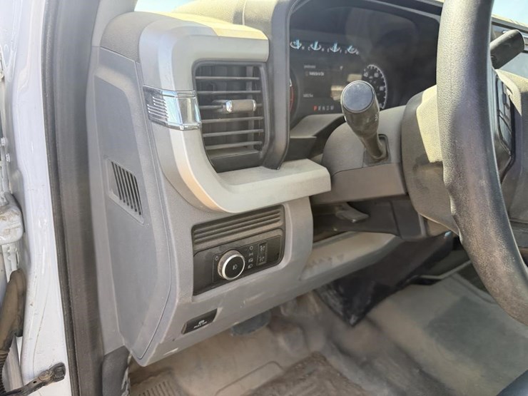 2024-ford-f350-xl-image-31