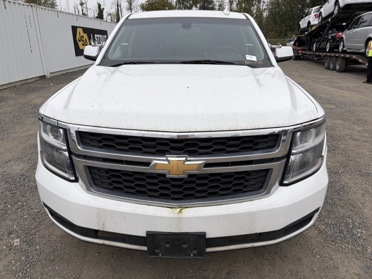 2017-chevrolet-tahoe-image-8